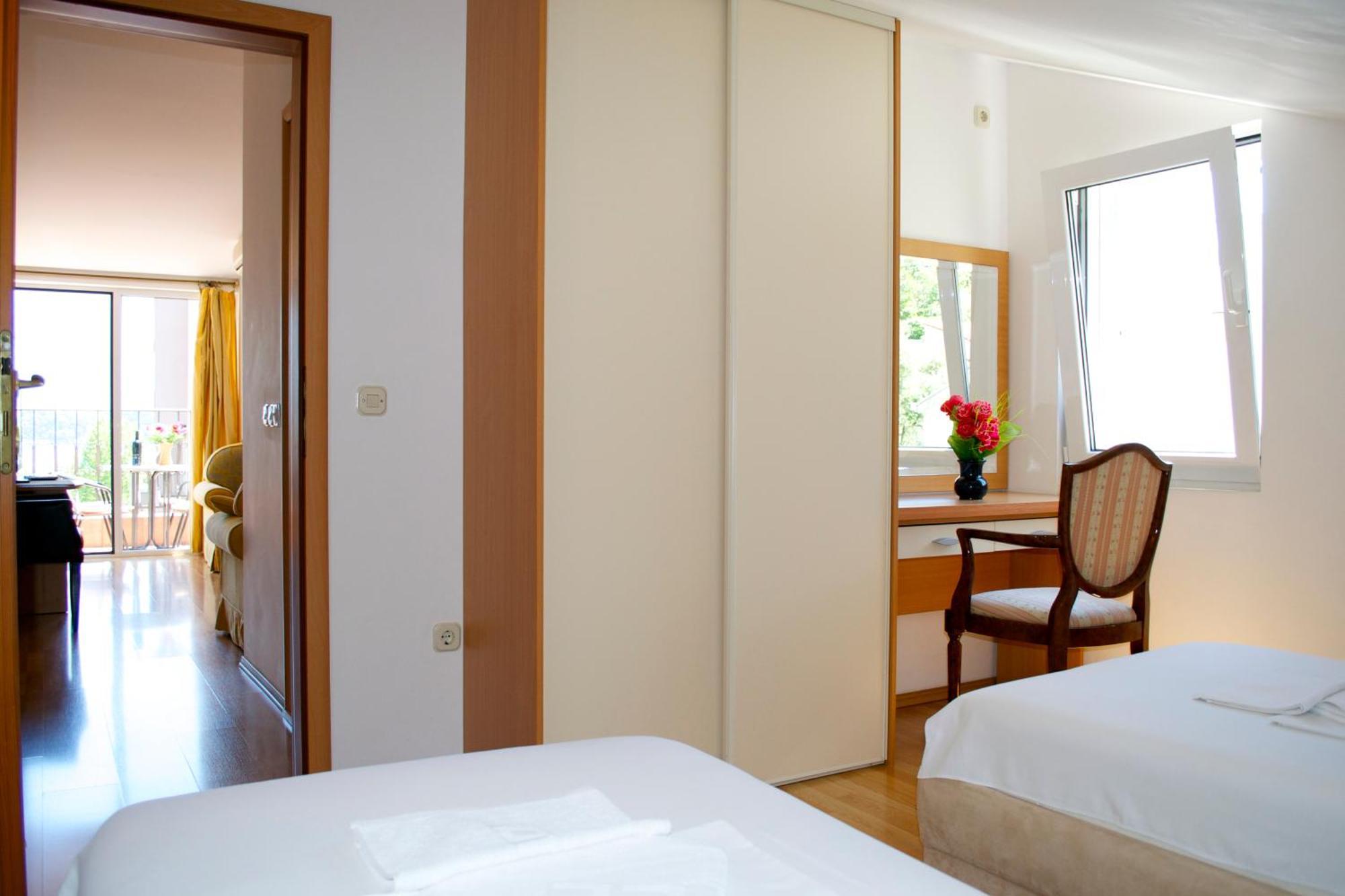 Apartments Luka Budva Luaran gambar